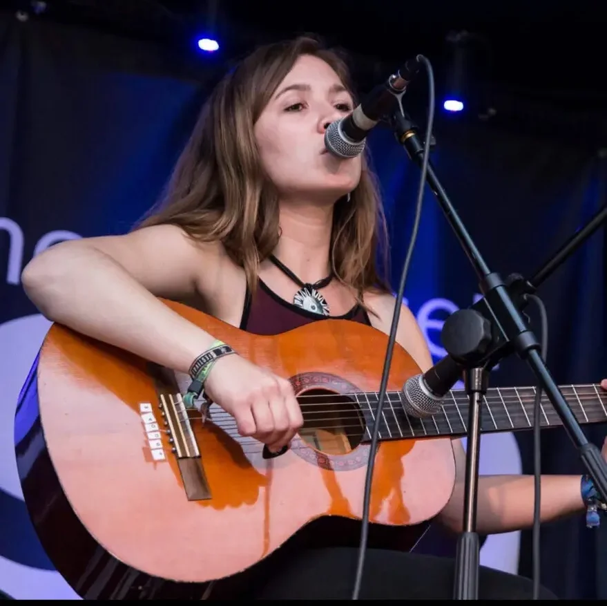 image0-1-879x1024.jpeg rosa good playing guitar